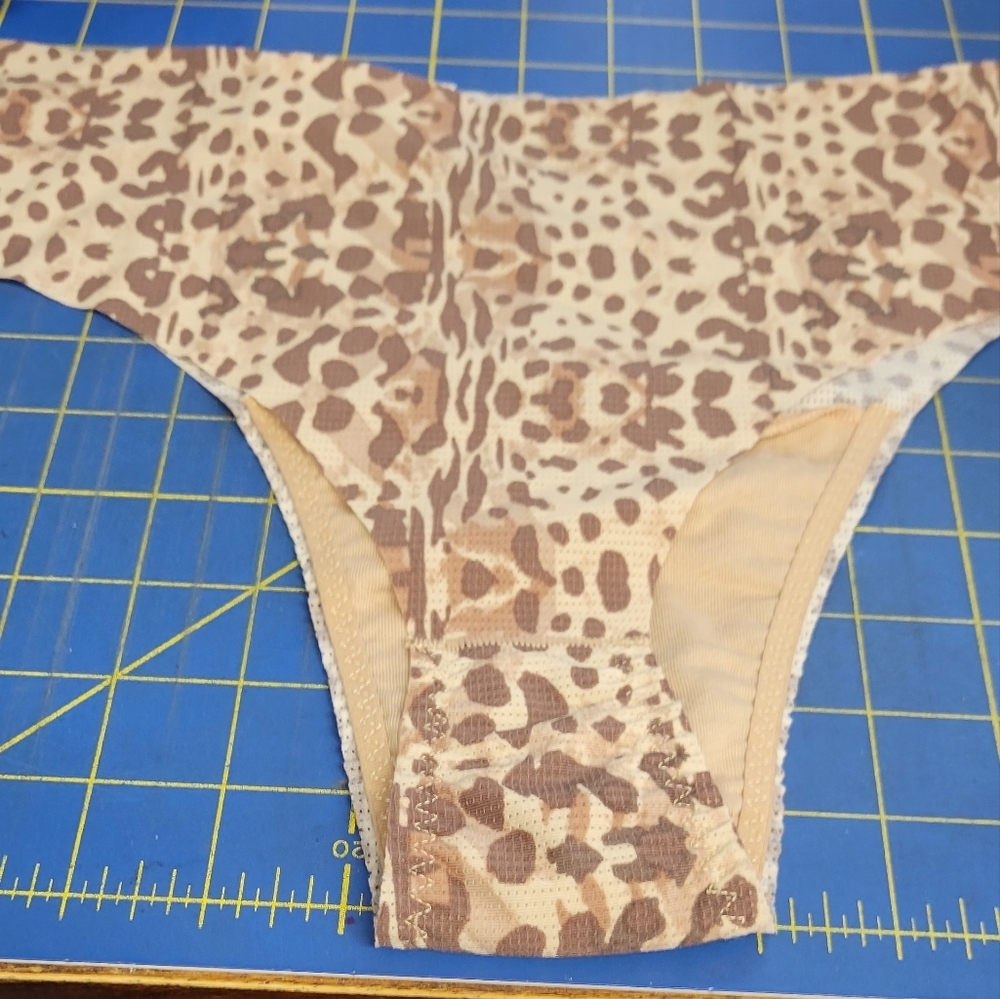 Spanx Under Statements Brown Leopard Print Thong 2X - Picture 2 of 6
